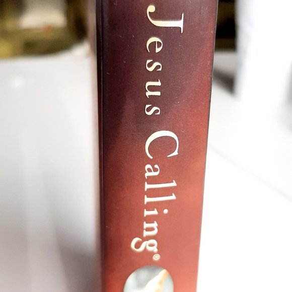 EUC JESUS CALLING BOOK - Picture 4 of 10